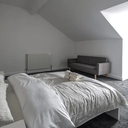 Spacious 4 Bed House In Birmingham, Suitable For Contractors Exterior photo