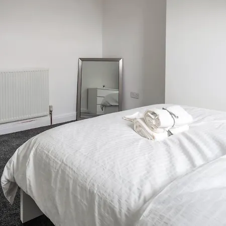 Spacious 4 Bed House In Birmingham, Suitable For Contractors Exterior photo