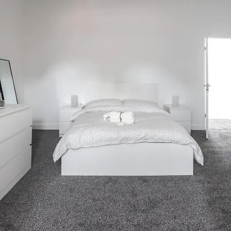 Spacious 4 Bed House In Birmingham, Suitable For Contractors Exterior photo