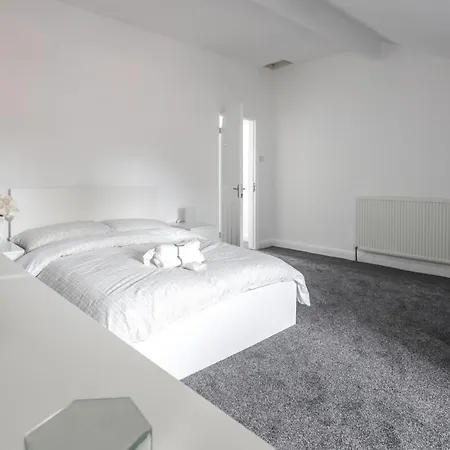 Spacious 4 Bed House In Birmingham, Suitable For Contractors Exterior photo