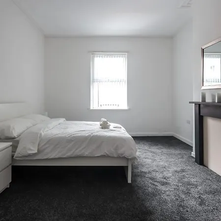 Spacious 4 Bed House In Birmingham, Suitable For Contractors Exterior photo