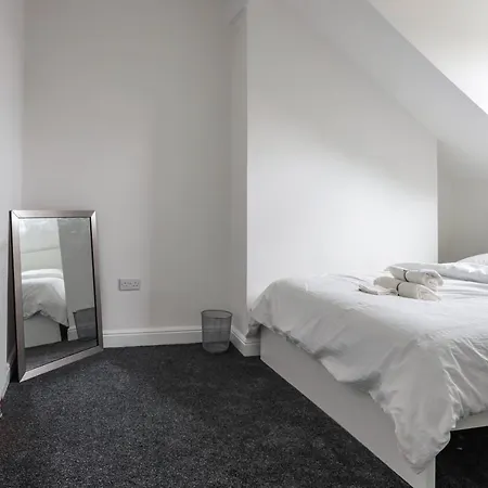 Spacious 4 Bed House In Birmingham, Suitable For Contractors Exterior photo