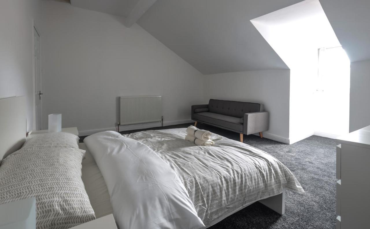 Spacious 4 Bed House In Birmingham, Suitable For Contractors Holiday home
