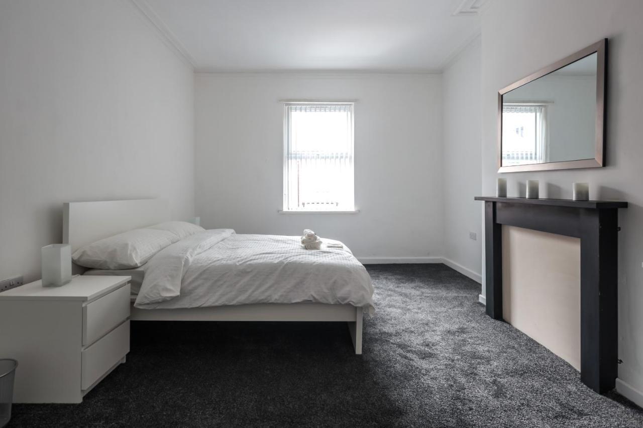 Spacious 4 Bed House In Birmingham, Suitable For Contractors Birmingham