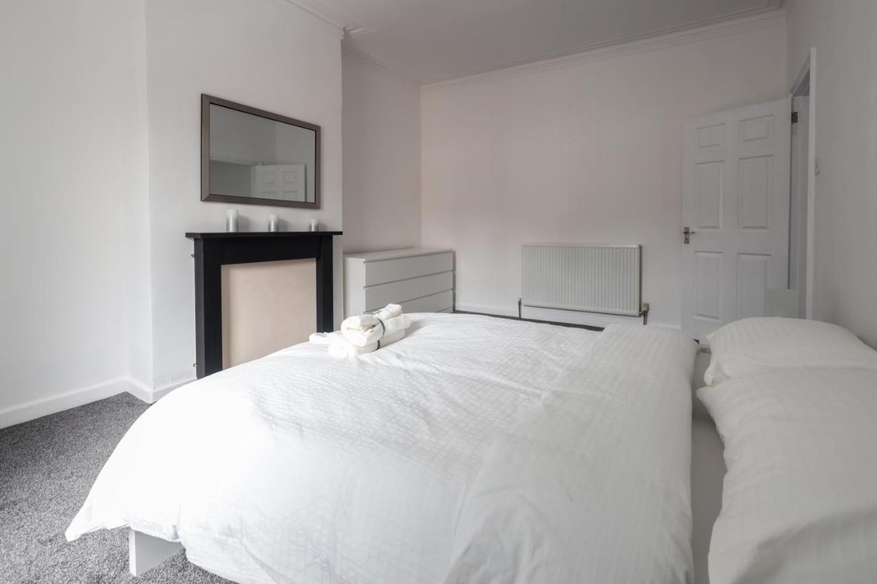 Spacious 4 Bed House In Birmingham, Suitable For Contractors *