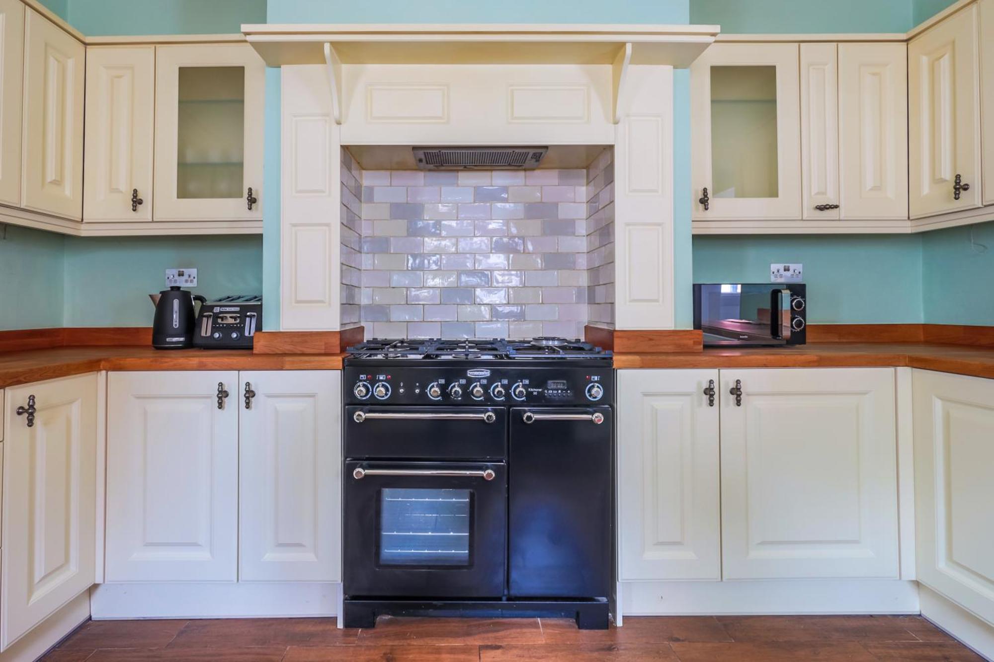 Spacious 4 Bed House In Birmingham, Suitable For Contractors Holiday home