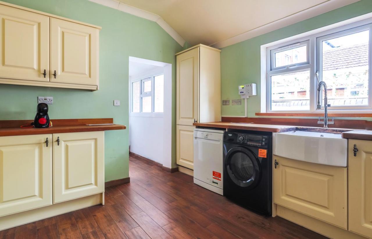 Spacious 4 Bed House In Birmingham, Suitable For Contractors * Birmingham