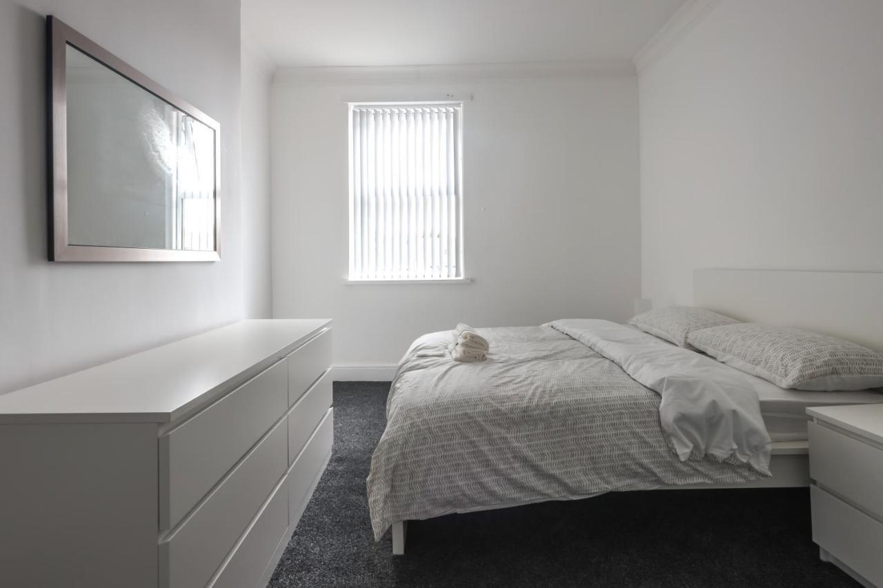 Holiday home Spacious 4 Bed House In Birmingham, Suitable For Contractors *