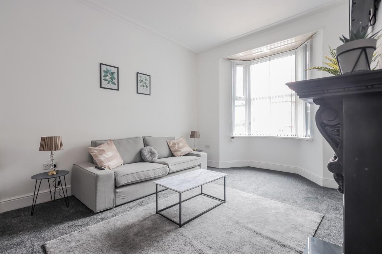 Spacious 4 Bed House In Birmingham, Suitable For Contractors Holiday home