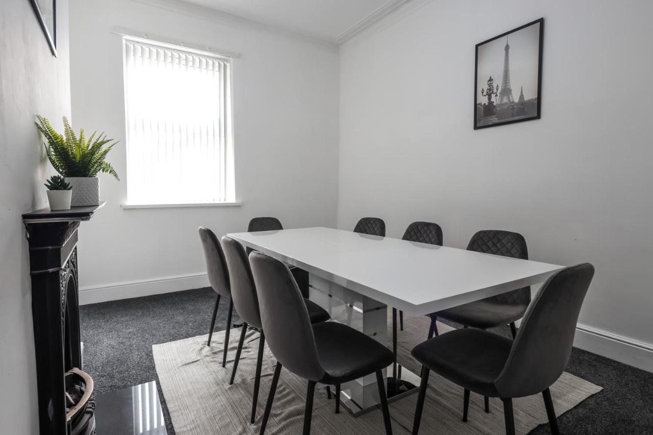 Spacious 4 Bed House In Birmingham, Suitable For Contractors Holiday home *