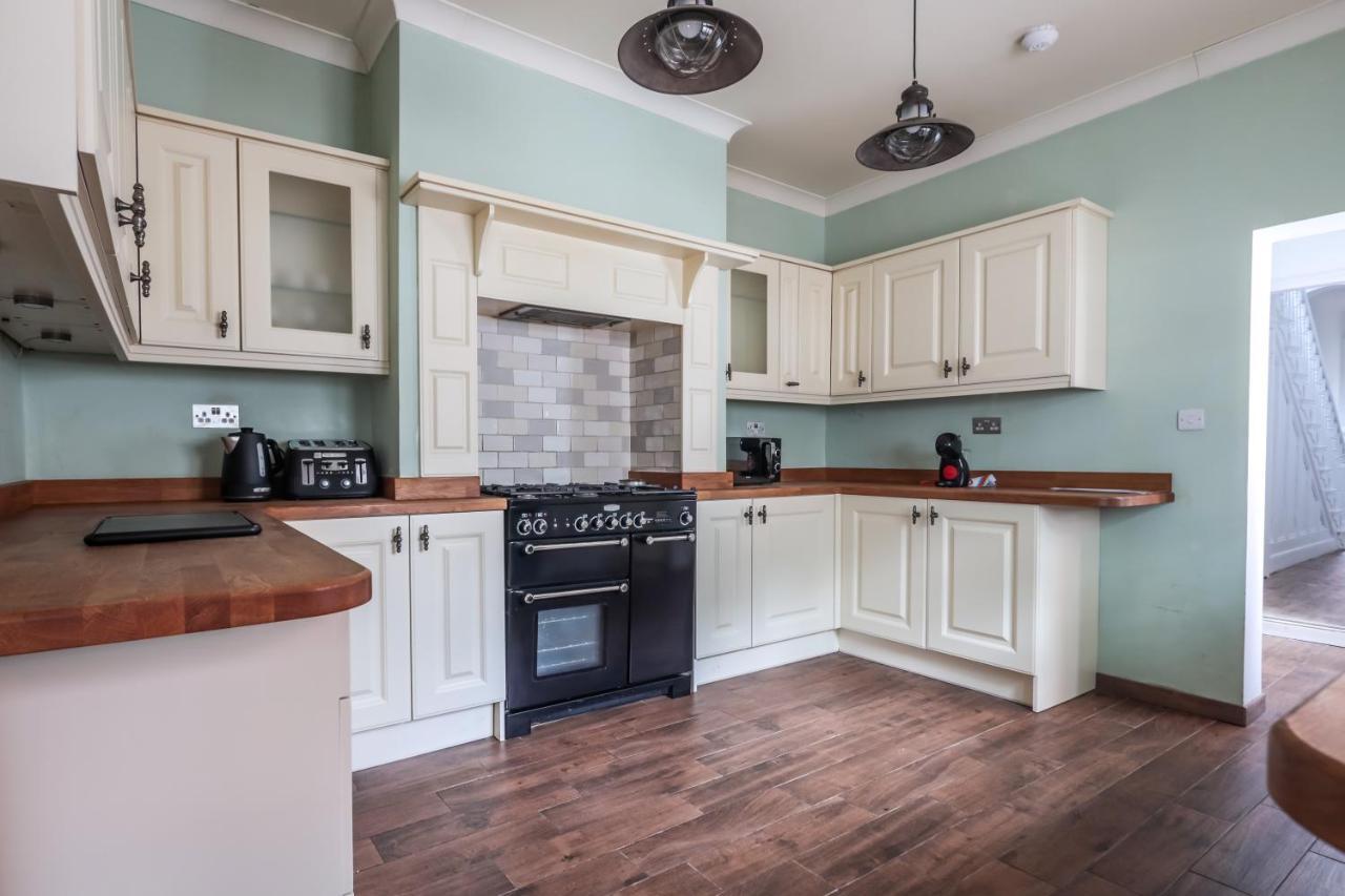 Holiday home Spacious 4 Bed House In Birmingham, Suitable For Contractors *