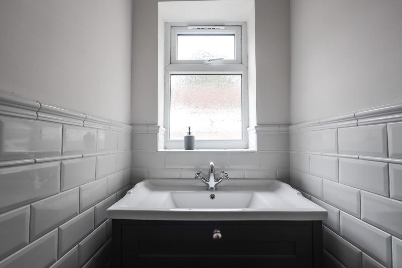 Spacious 4 Bed House In Birmingham, Suitable For Contractors