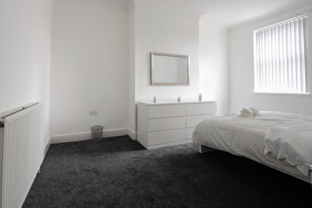 Spacious 4 Bed House In Birmingham, Suitable For Contractors *