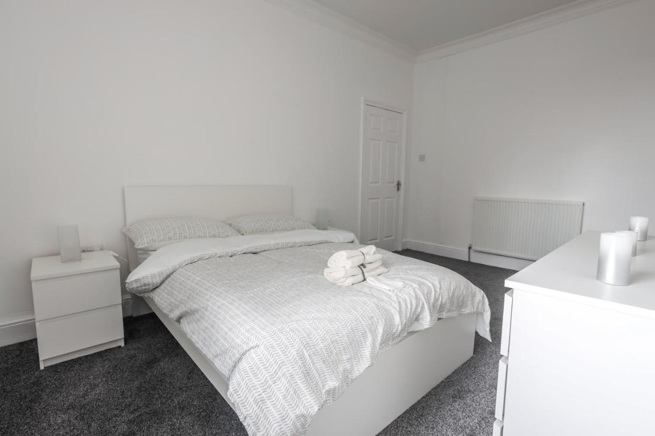 Spacious 4 Bed House In Birmingham, Suitable For Contractors *