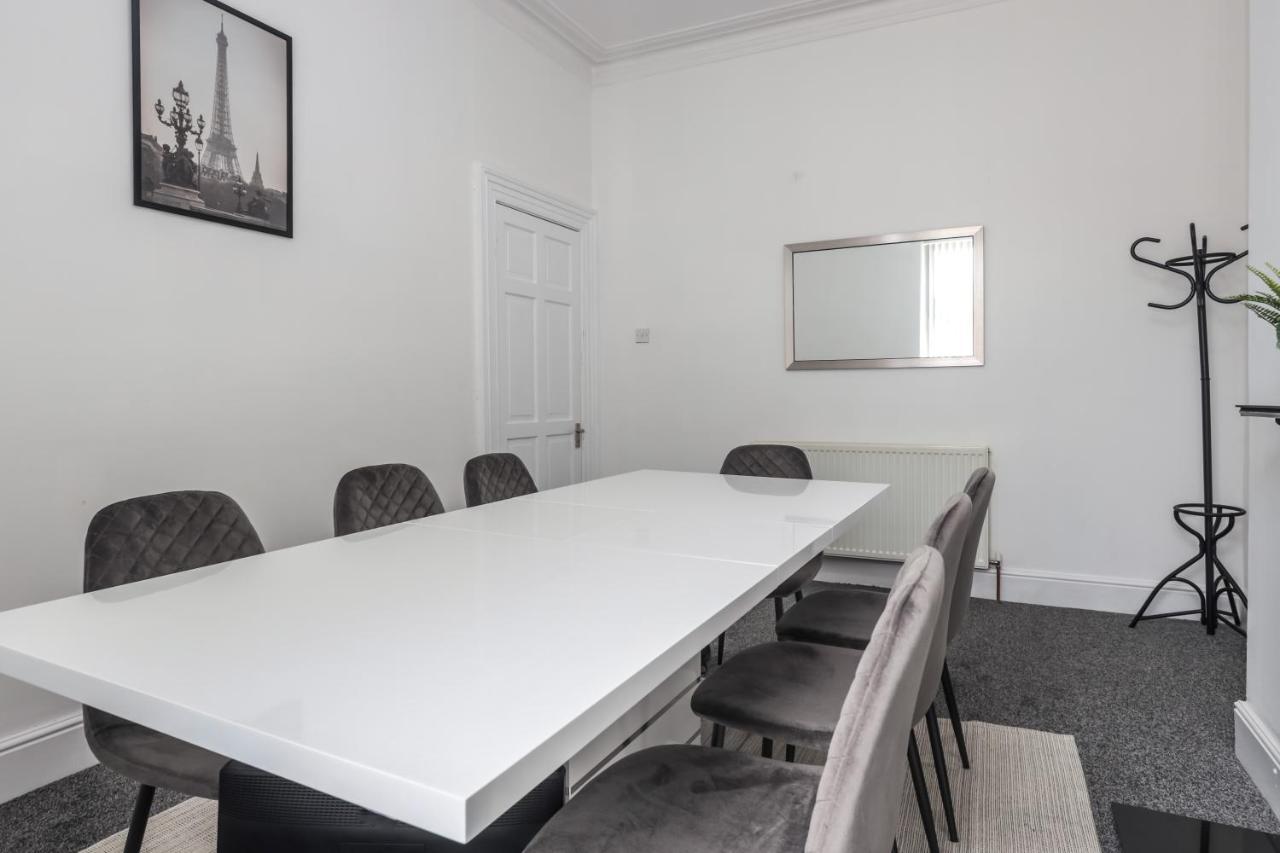 Holiday home Spacious 4 Bed House In Birmingham, Suitable For Contractors