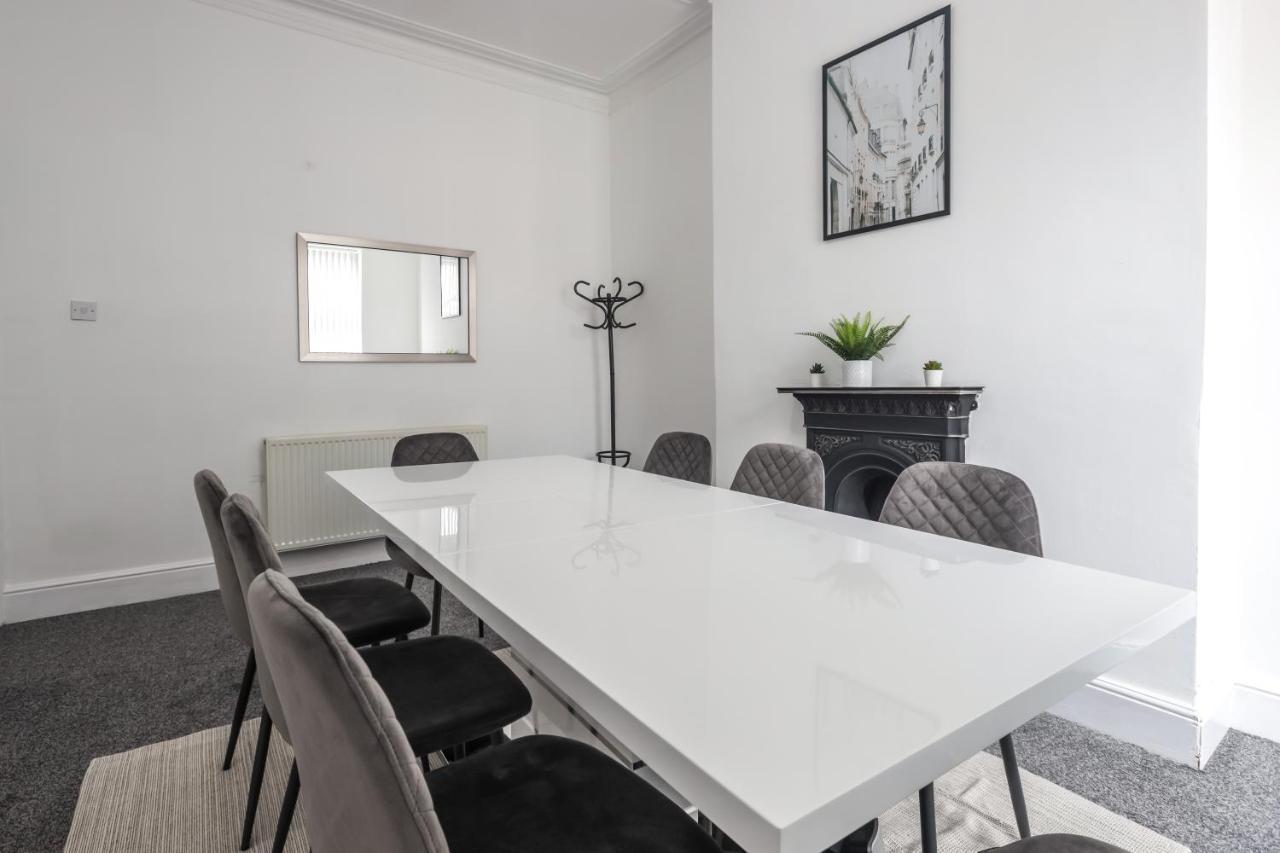 Spacious 4 Bed House In Birmingham, Suitable For Contractors Holiday home *